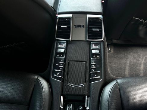 Used 2015 Porsche Panamera 4S image 19