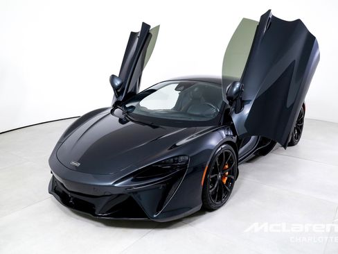 Used 2023 McLaren Artura image 5