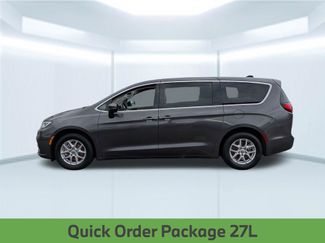 Used 2023 Chrysler Pacifica Touring-L FWD video 2