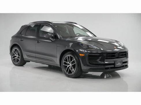 Used 2025 Porsche Macan image 8