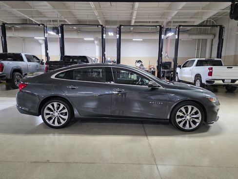 Used 2017 Chevrolet Malibu Premier w/ Premier Sun and Wheel Package FWD image 8