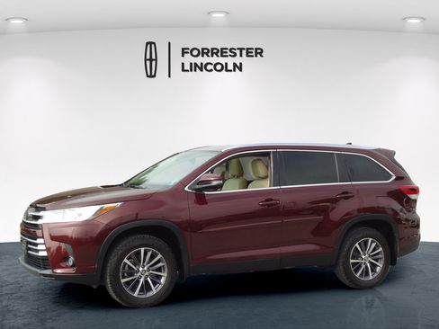 Used 2019 Toyota Highlander XLE AWD/4WD image 6