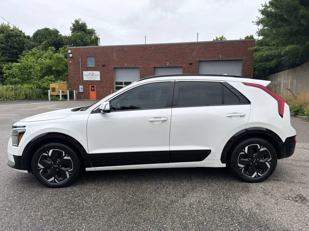 Certified 2023 Kia Niro Wave FWD image 3