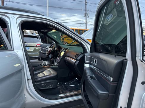 Used 2017 Ford Explorer Sport image 19