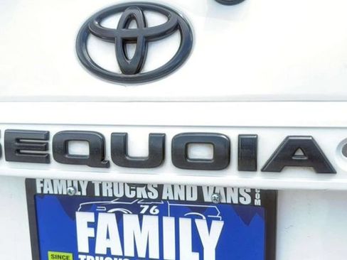 Used 2019 Toyota Sequoia SR5 AWD/4WD image 24