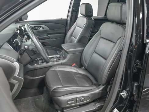 Used 2022 Chevrolet Traverse LT w/ LT Premium Package AWD/4WD image 16