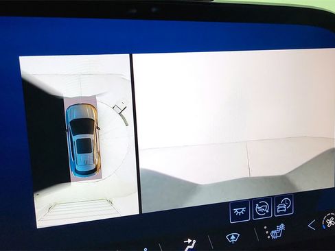 New 2025 Chevrolet Blazer EV LT image 23