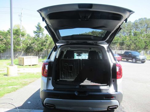 Used 2020 GMC Acadia SLT w/ LPO, Floor Liner Package image 20