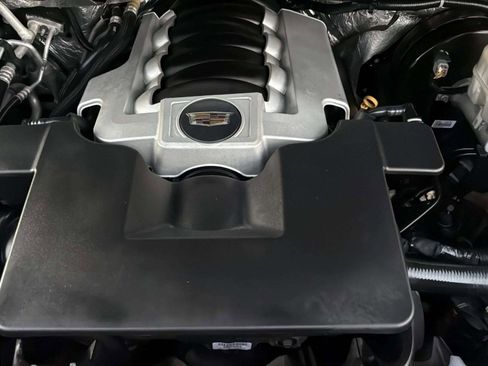 Used 2018 Cadillac Escalade ESV Premium Luxury image 13