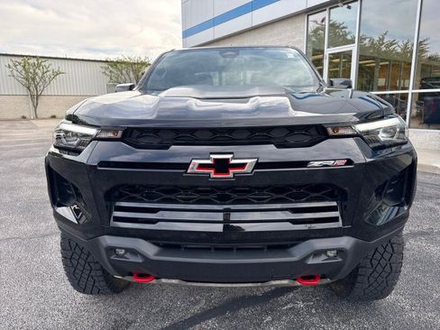 Used 2025 Chevrolet Colorado ZR2 w/ Midnight Edition AWD/4WD image 9
