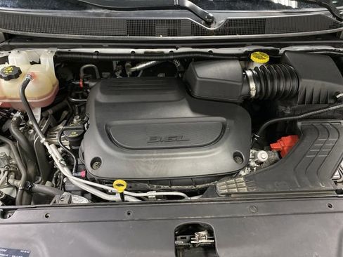 Used 2022 Chrysler Pacifica Touring-L image 35