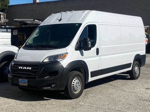 Used 2025 RAM ProMaster 2500 w/ Convenience Group FWD image 2