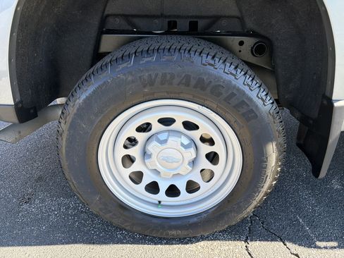 Used 2025 Chevrolet Colorado W/T image 17