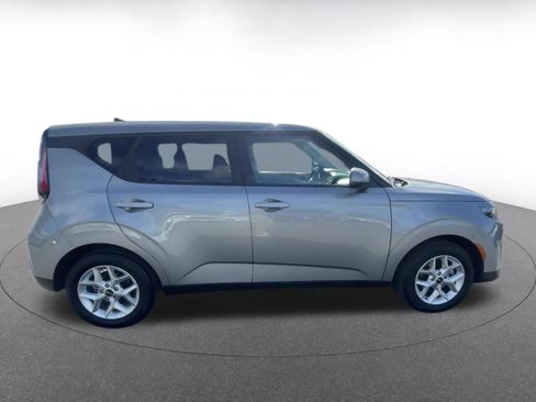 Used 2025 Kia Soul LX w/ LX Technology Package image 16