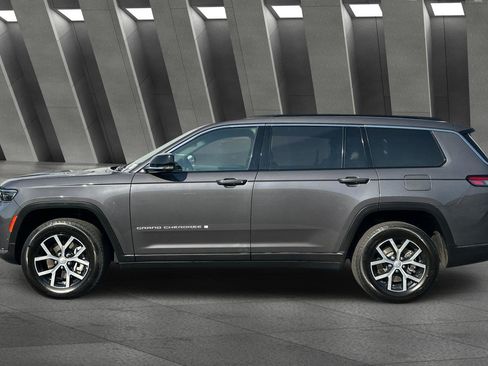 Used 2024 Jeep Grand Cherokee L Limited w/ Luxury Tech Group II image 7