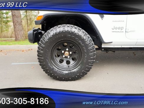 Used 2018 Jeep Wrangler Unlimited Sahara AWD/4WD image 3