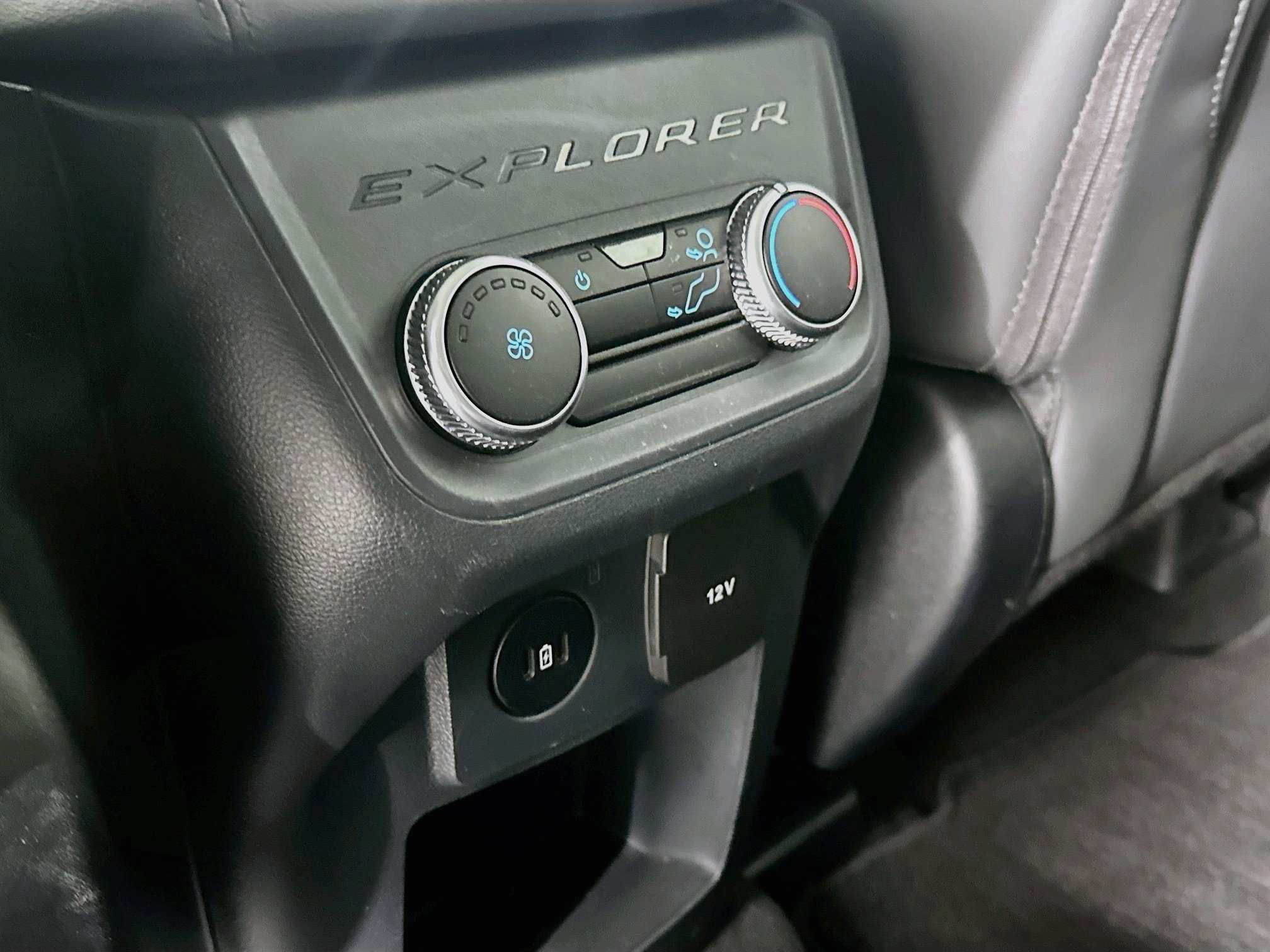 Used 2025 Ford Explorer Active w/ Active Comfort Package RWD image 26