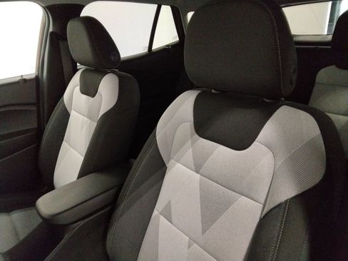 Used 2025 Chevrolet Trax LS image 27