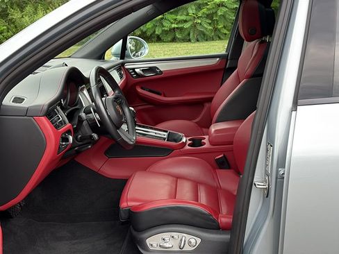 Used 2024 Porsche Macan GTS AWD/4WD image 9