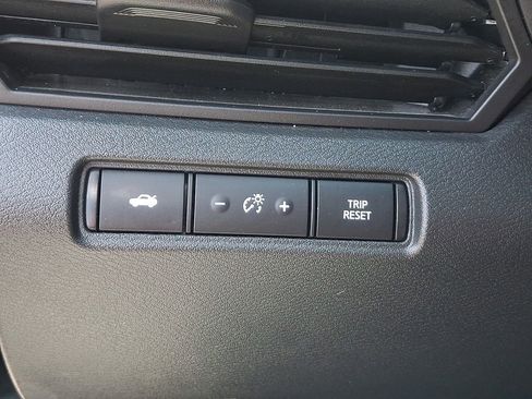 Used 2025 Nissan Altima 2.5 SV FWD image 26