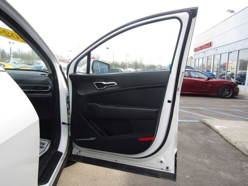 Used 2024 Kia Sportage LX image 10
