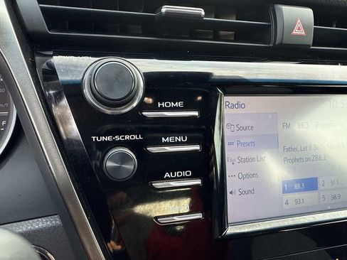 Used 2018 Toyota Camry image 30