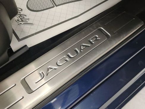 Used 2016 Jaguar XJ image 39