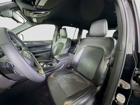 Used 2024 Jeep Grand Cherokee Altitude image 13