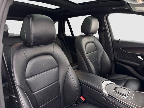 Used 2020 Mercedes-Benz GLC 300 4MATIC w/ AMG Line image 41