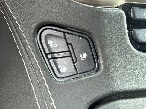 Used 2019 GMC Yukon Denali w/ Denali Ultimate Package AWD/4WD image 31