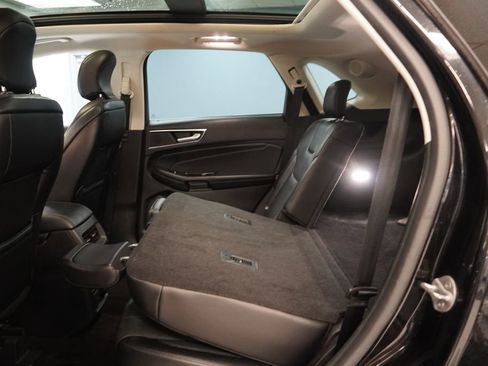 Used 2018 Ford Edge Titanium w/ Equipment Group 301A AWD/4WD image 29