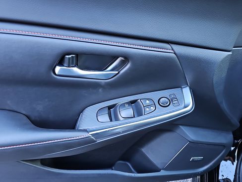 Used 2025 Nissan Sentra SR w/ SR Premium Package image 13