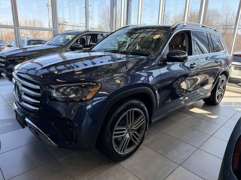 Used 2026 Mercedes-Benz GLS 450 4MATIC image 3