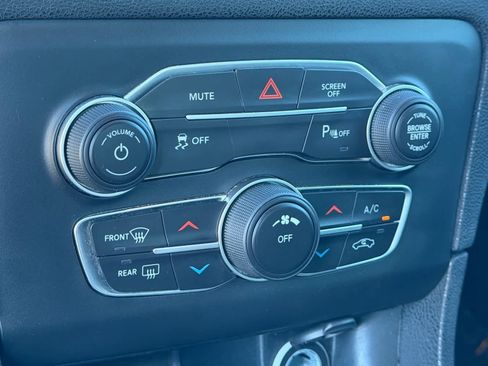 Used 2023 Dodge Charger SXT image 24