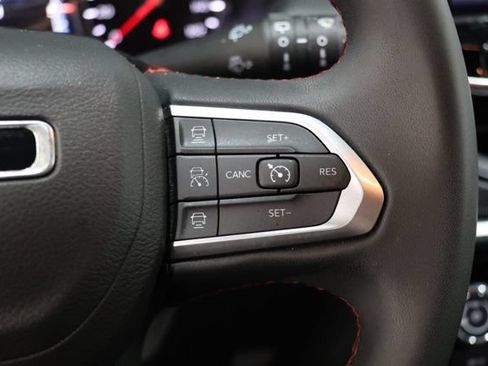 Used 2025 Jeep Compass Trailhawk AWD/4WD image 25