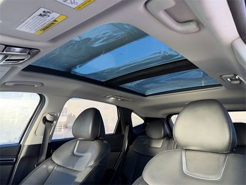 Used 2024 Hyundai Tucson Limited image 35