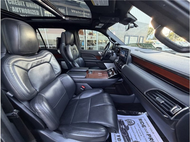 Used 2022 Lincoln Navigator L Reserve AWD/4WD image 38