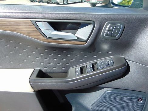 Used 2020 Ford Escape Titanium w/ Titanium Premium Package 2.0 AWD/4WD image 20