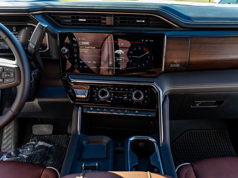 Used 2026 GMC Sierra 3500 Denali Ultimate image 24