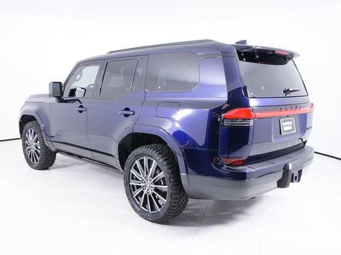 Used 2025 Lexus GX 550 w/ Accessory Package (2T) AWD/4WD image 3