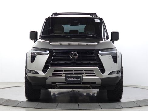 Used 2025 Lexus GX 550 AWD/4WD image 2