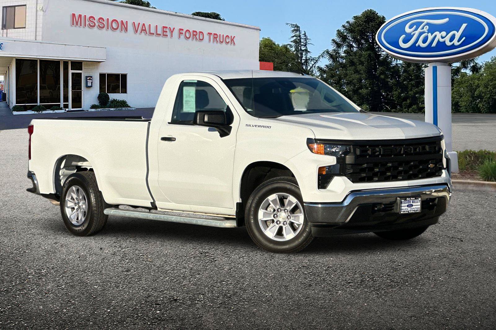 Used 2025 Chevrolet Silverado 1500 W/T RWD image 2