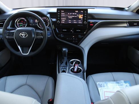 Used 2023 Toyota Camry XLE image 2