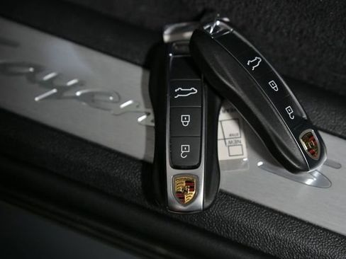 Used 2025 Porsche Cayenne S image 55