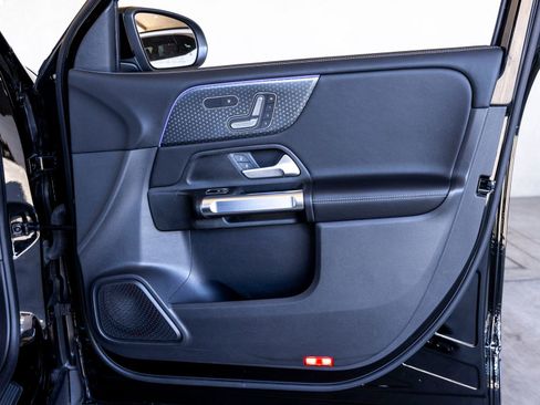 Used 2025 Mercedes-Benz GLB 250 image 24