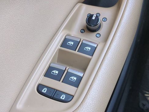 Used 2019 Audi Q8 Premium Plus w/ Premium Plus image 25