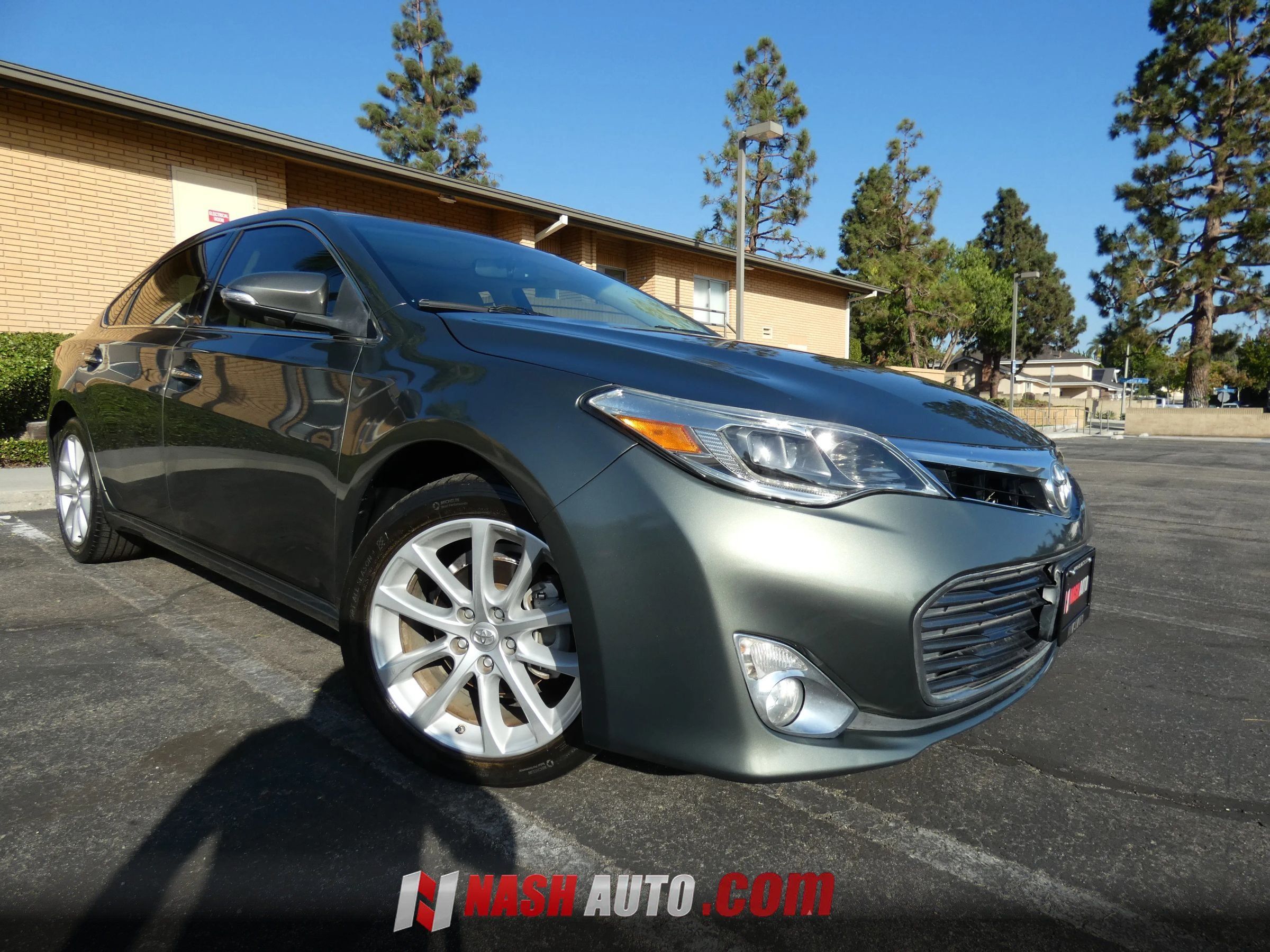 Used 2013 Toyota Avalon Limited FWD image 5