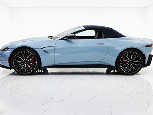 Used 2022 Aston Martin V8 Vantage Roadster RWD image 22