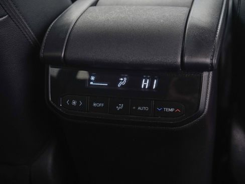 Used 2025 Toyota Highlander XSE AWD/4WD image 15