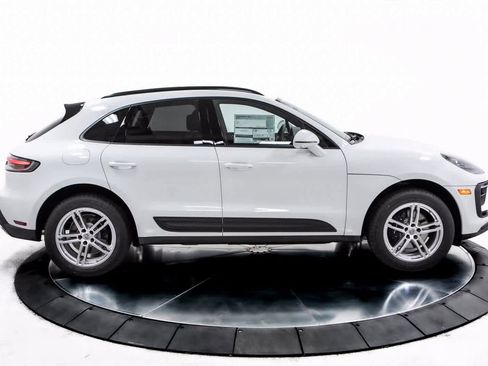 Certified 2025 Porsche Macan image 8
